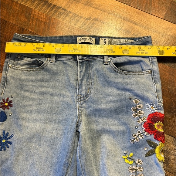 Embroidered Distressed Blue Jeans in box 18 - Picture 7 of 7